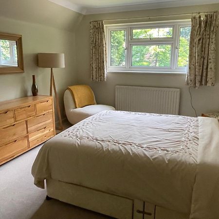 Charming Bournemouth House With Beautiful Spacious Gardens, 5 Min Drive To Beaches, Free Parking For 2-3 Cars Экстерьер фото