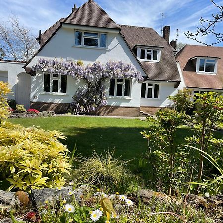 Charming Bournemouth House With Beautiful Spacious Gardens, 5 Min Drive To Beaches, Free Parking For 2-3 Cars Экстерьер фото