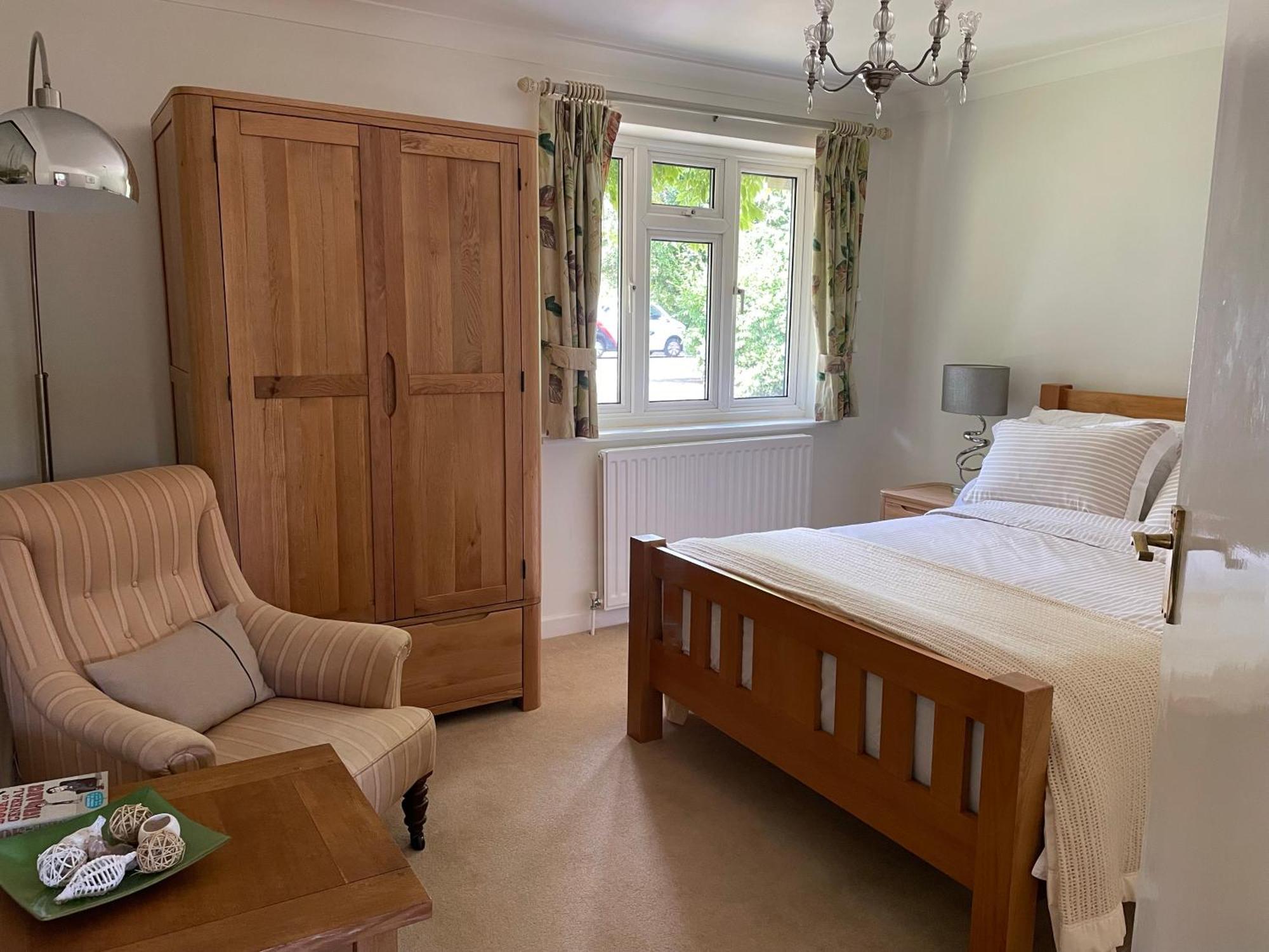 Charming Bournemouth House With Beautiful Spacious Gardens, 5 Min Drive To Beaches, Free Parking For 2-3 Cars Экстерьер фото
